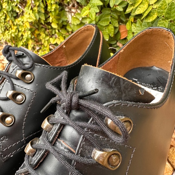 Lace Up Women’s Doc Marten shoes - Picture 5 of 8